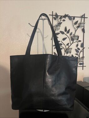 Classic Black Leather Tote Bag - Women